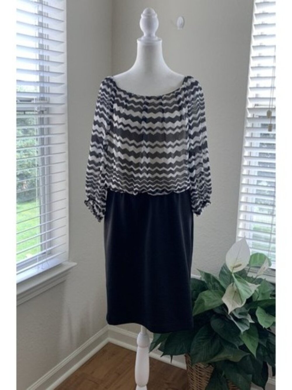 Gabby Skye Dress Women's Size 10 Black White Chevron Print Career Church Y2K